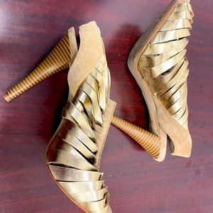 Gold and beige leather uppers strappy platform high heel shoes BCBG Generation